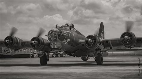 All Engines Go Bw B17 Flying Fortress Venkat Mangudi Flickr