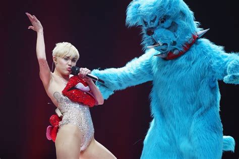 Miley Cyrus Concert Banned On Morality Grounds In The Dominican Republic The Independent The