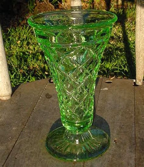 1930 S Art Deco Green Depression Glass Vase Faceted Embossed Pattern 7 1 2 High Antique