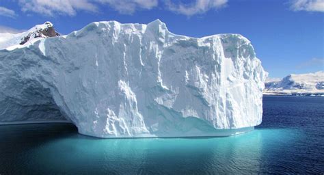 bigger    killed titanic russia moves million ton iceberg