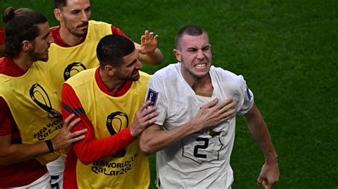 Camerún Vs Serbia Strahinja Pavlovic Anota El Empate Con Golpe De