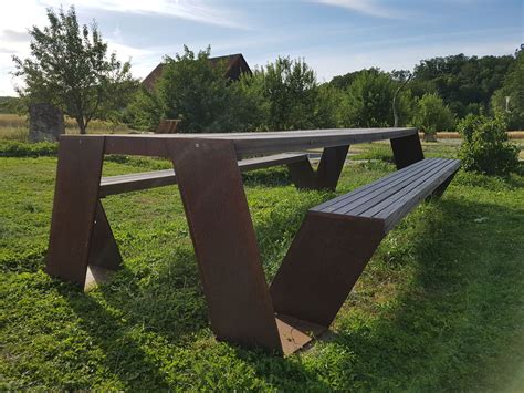 Tisch bank kombination selber bauen : Gartentisch mit Bank | Holzleisten, Gartenliege ...