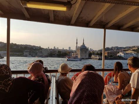 Navegando Por El Bósforo Al Atardecer Estambul Turquía Info Viajera