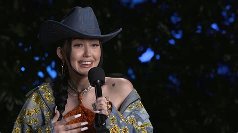 Noah cyrus 2017 video music awards red carpet. Noah Cyrus CMT Music Awards 2020 Interview - YouTube