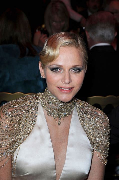 Une coupe de cheveux toujours plus courte. Les coiffures de Charlene de Monaco | Charlene de monaco ...