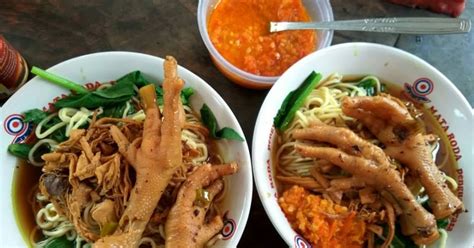 Siapkan satu butir telur yang sudah dikocok lepas untuk lapisan luar sempol ayam. Modal Kecil Untung Berlimpah dari Usaha Resep Mie Ayam Untuk Jualan