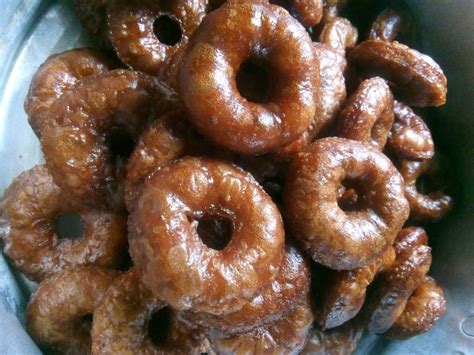 Resepi kuih peneram 4 cawan tepung beras 1 cawan gula pasir 1 cawan gula merah 2 sudu makan tepung gandum 1 cawan air. Kuih Peneram Resepi - Omong v
