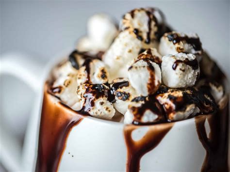 10 Delicious Hot Chocolate Recipes For A Cold Night In - Society19