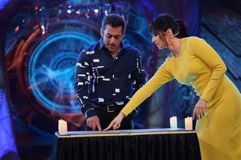 Salman Khan Katrina Kaif Set Bigg Boss 16 Stage On Fire With Sizzling Chemistry See Photos