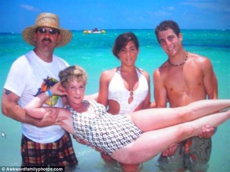 The Worst Holiday Photos In The World Website Showcases Most Embarrassing Snaps Daily Mail Online