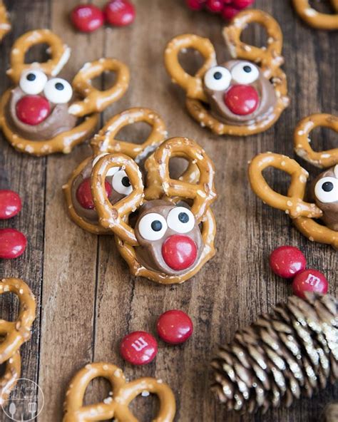 Reindeer Pretzel Treats Christmas Snacks Christmas Candy Recipes