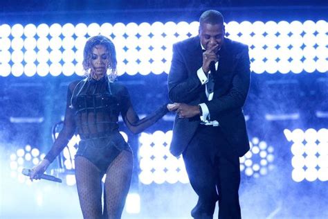 Watch Beyonces Nip Slip As She Performs Drunk In Love With Jay Z At