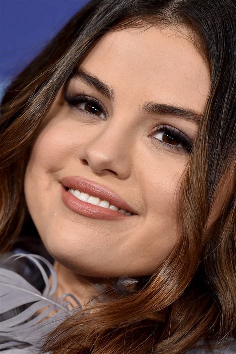 5 Of Selena Gomezs Best Beauty Looks According To Her Make Up Artist