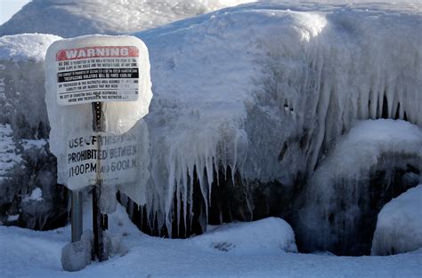 Polar Vortex Puts Us Midwest In A Deep Freeze Usa Al Jazeera