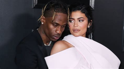 kylie jenner fans think she might be secretly married to travis scott after they spot this clue