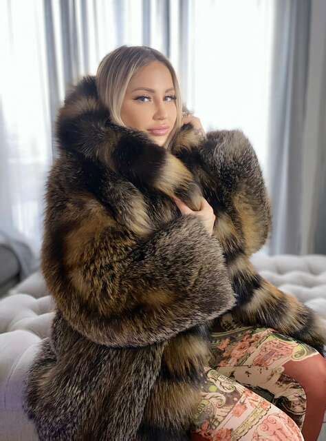 Pin by Evgen on шуба 4 Fur coats women Fur hood coat Collarless