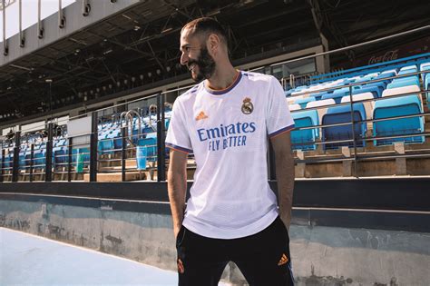 Officiel: Le nouveau maillot du Real Madrid 2021-2022 - T'M FooT