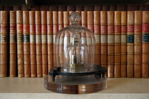 Versailles France Scientists Approve To Redefine The Kilogram In