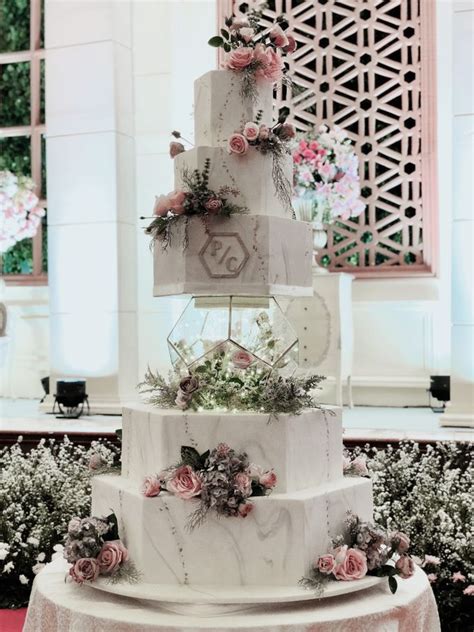 Terrarium Wedding Cake In 5 Tiers Amor Cake Bridestory