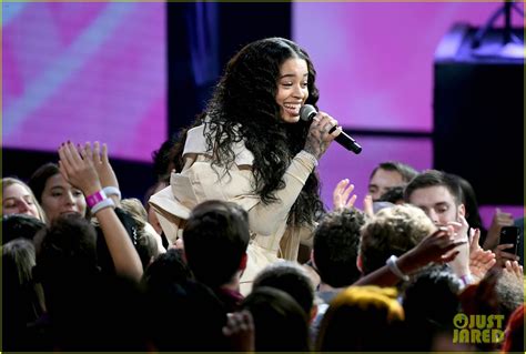 Ella Mai Performs Bood Up Live At American Music Awards 2018 Video
