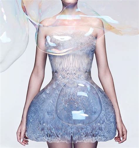 Iris Van Herpens “magnetic Motion” Dress 3d Printed From Resin And