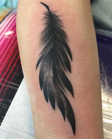 40 Inspiring Feather Tattoos To Show Off Your Creative Spirit Artofit