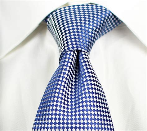 Follow the images as if you were looking into a mirror at. Tie a Necktie | Tie-a-Tie.net