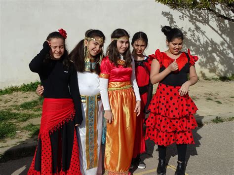 Aujourd'hui, c'est la seule école quotidienne en france et en europe à proposer un enseignement de la langue et la culture arménienne de la. LE CARNAVAL DE L'ECOLE HAMASKAINE EN IMAGE - Hamaskaïne