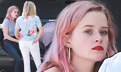 Reese Witherspoons Daughter Ava Phillippe Is Effortlessly Chic In A
