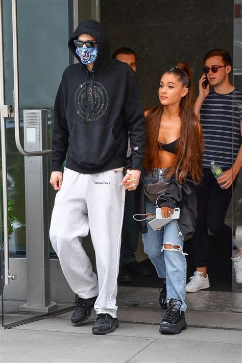 У арианы есть старший брат по имени фрэнки. Ariana Grande RUINS Pete Davidson's attempt to go ...