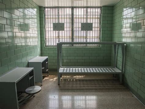 Jail Officials Dispute Claim Defendant Had No Pants