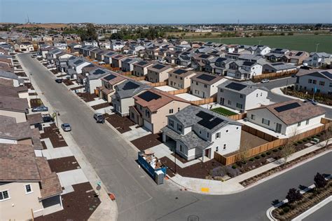 Suburbs Far Outpace Urban Areas In Us Home Value Growth Bloomberg