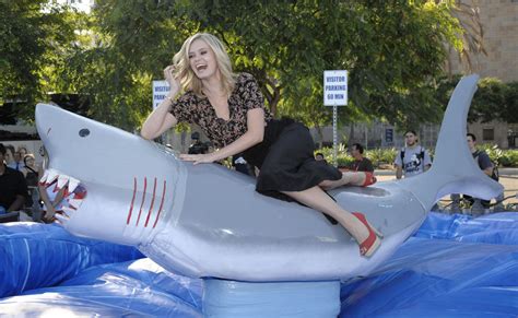 Sarah Paxton Presenta Shark Night 3d En La Comic Con 2011 Tamaño Completo Fotos De Cine En