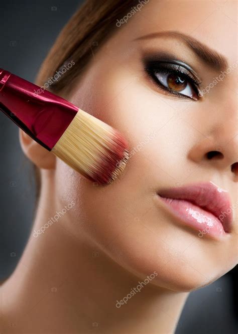 Cosmetic Base For Perfect Make Up Applying Make Up — Stock Photo