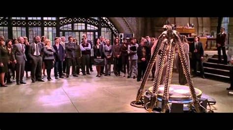 «alfred molina is reprising the role of doc oc in tom holland's next #spiderman movie. Biografia Alfred Molina (Doctor Octopus) - YouTube