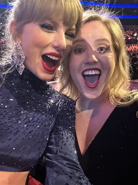 Taylor Swift Updates 💜 On Twitter 📸 Taylor Takes Photos With Fan Marleyharper In The Audience