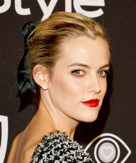 Riley Keough Celebrity Haircut Hairstyles Celebrity In Styles