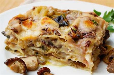 Lasagna Bianca Con Burrata E Funghi Filante E Cremosa