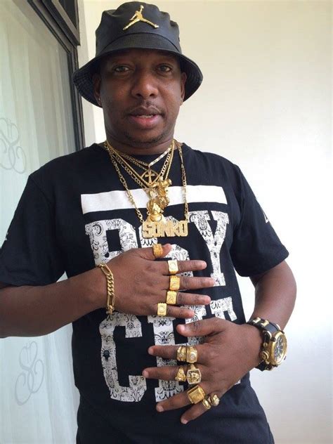 Governor mike sonko interrupts 'illegal' auctioneers, issues stern warning to cartels watch ktn live governor mike sonko: Mike Sonko GIFTS SELF with 2Million customized GOLDEN ...