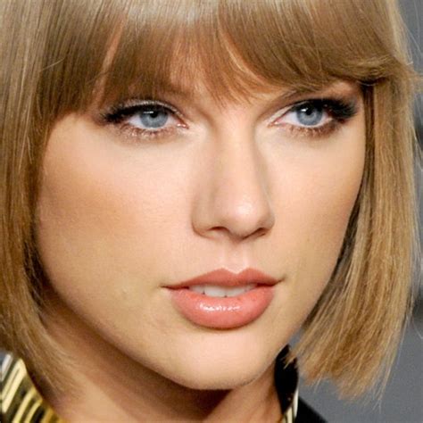 Taylor Swift Makeup Black Eyeshadow Silver Eyeshadow And Clear Lip