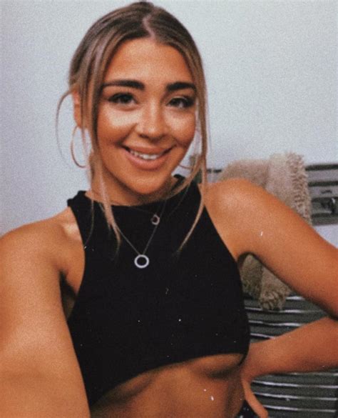 Cute Face And Underboob R Braless