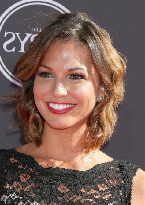 Melissa Rycroft Short Ombre Wavy Hairstyle For Round Faces Styles Weekly