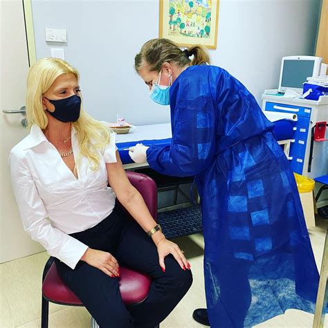 Η lindsey pelas διαθέτει έναν από τους πιο hot λογαριασμούς instagram που κυκλοφορούν στα social media και σίγουρα ξέρει πώς να. Μαρίνα Πατούλη: Ενθουσιασμένη που έκανε το εμβόλιο κατά ...