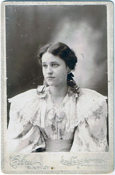 1890s Woman Vintage Portraits Vintage Photos Old Pictures Old Photos