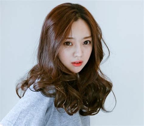 √41+ Model Rambut keriting (Ikal) Gantung & Pendek Sebahu Tahun 2019
