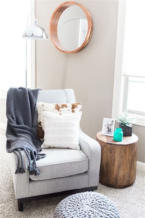 Opt for an urban accent chair to furnish your modern living room or a plush armchair to pair with more traditional décor. Finding the Perfect Accent Chair - The Brunette One