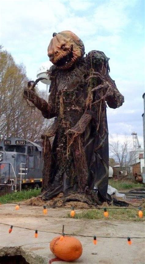 30 Scary Outdoor Halloween Decoration