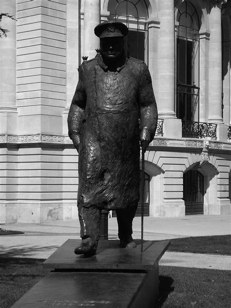 Winston Churchill Statue Winston Churchill Statue In Paris Flickr