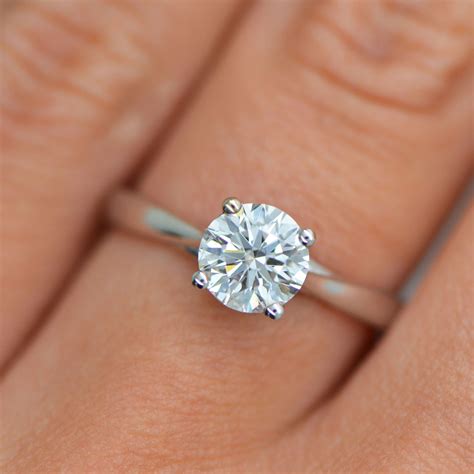 1 Carat Round Diamond Engagement Rings