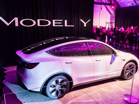 Tesla's model y slots below the model x as the brand's compact suv. Tesla Model Y akan Jadi Mobil 7-Seater ? - ridertua.com